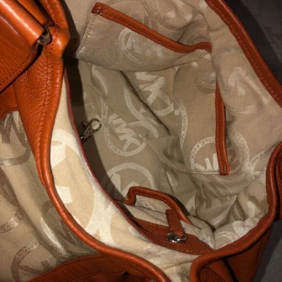 Michael Kors Leather Hobo Bag EUC - Picture 12 of 16